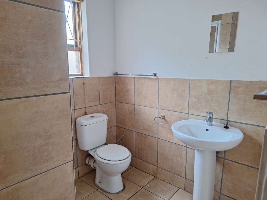 To Let 4 Bedroom Property for Rent in Strelitzia Park Eastern Cape